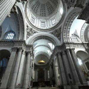 Rimozione e riposizionamento dei banchi del Duomo di Brescia